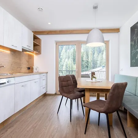 Franzerl Apartmanhotel Tux