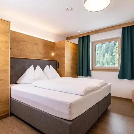 Franzerl Apartmanhotel Tux